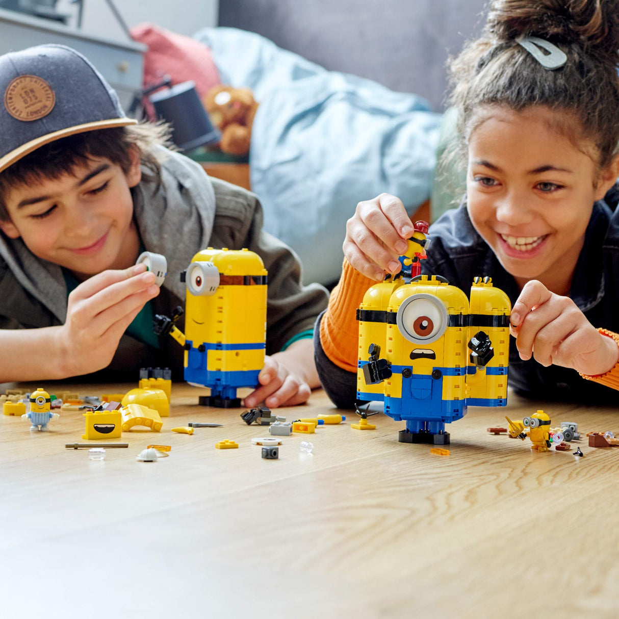 LEGO Minions: Brick-Built Minions and Their Lair 75551 (876 Pieces)