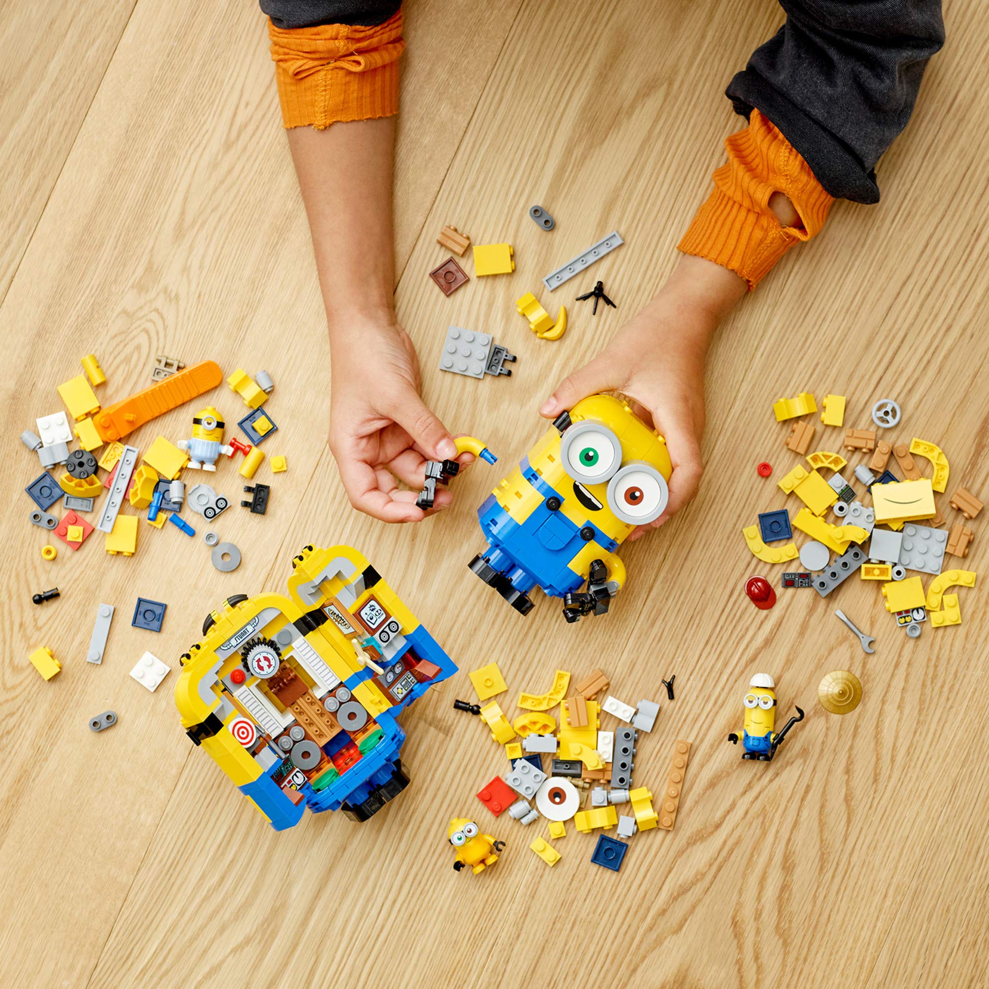 LEGO Minions: Brick-Built Minions and Their Lair 75551 (876 Pieces)